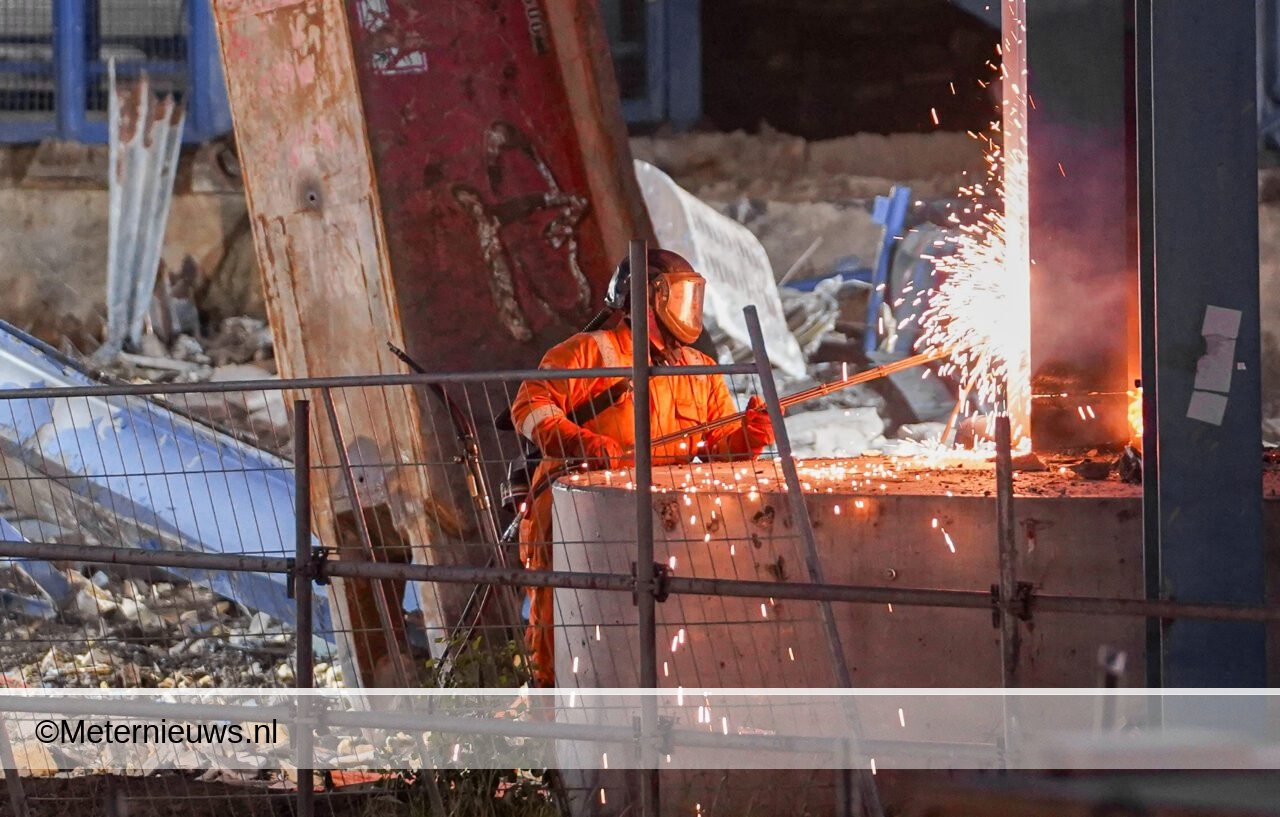 sloop van de iconische loopbrug Hoofdstation in Groningen(Video)