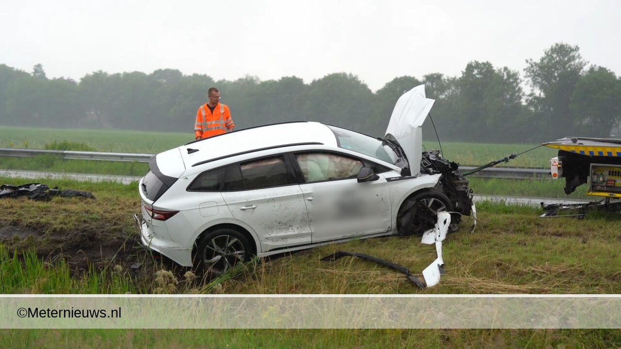 Taxi van de A7 bij Scheemda(Video) |