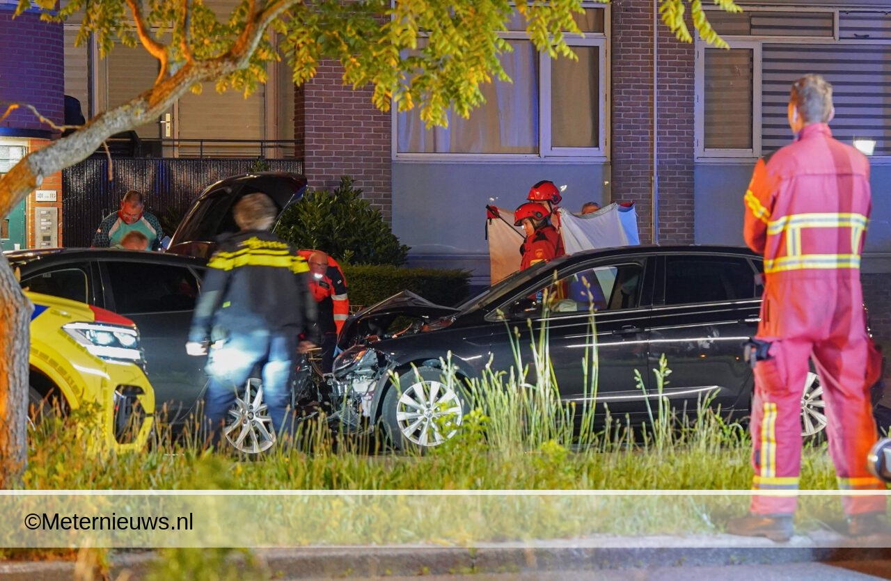 Voetganger zwaargewond aanrijding en steekincident Groningen. Voetganger zwaargewond aanrijding en steekincident Groningen.