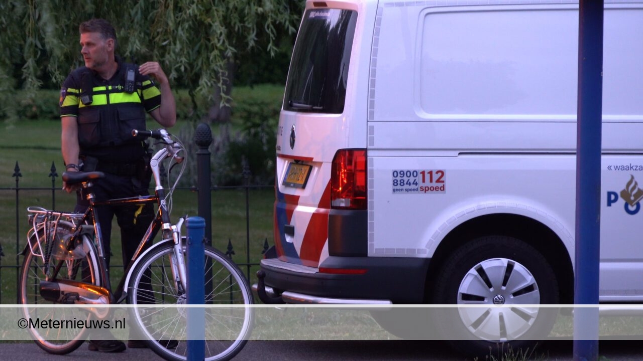 Auto en fietser botsen in Drentse Noordscheschut(Video) |