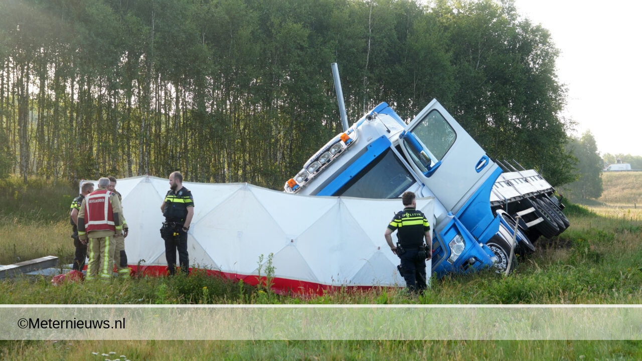 Zeer ernstig ongeval vrachtwagen A37 Knooppunt Holsloot. Zeer ernstig ongeval vrachtwagen A37 Knooppunt Holsloot.