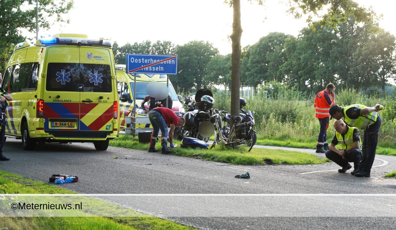 Fietser zwaargewond bij ongeval in Oosterhesselen. Fietser zwaargewond bij ongeval in Oosterhesselen.