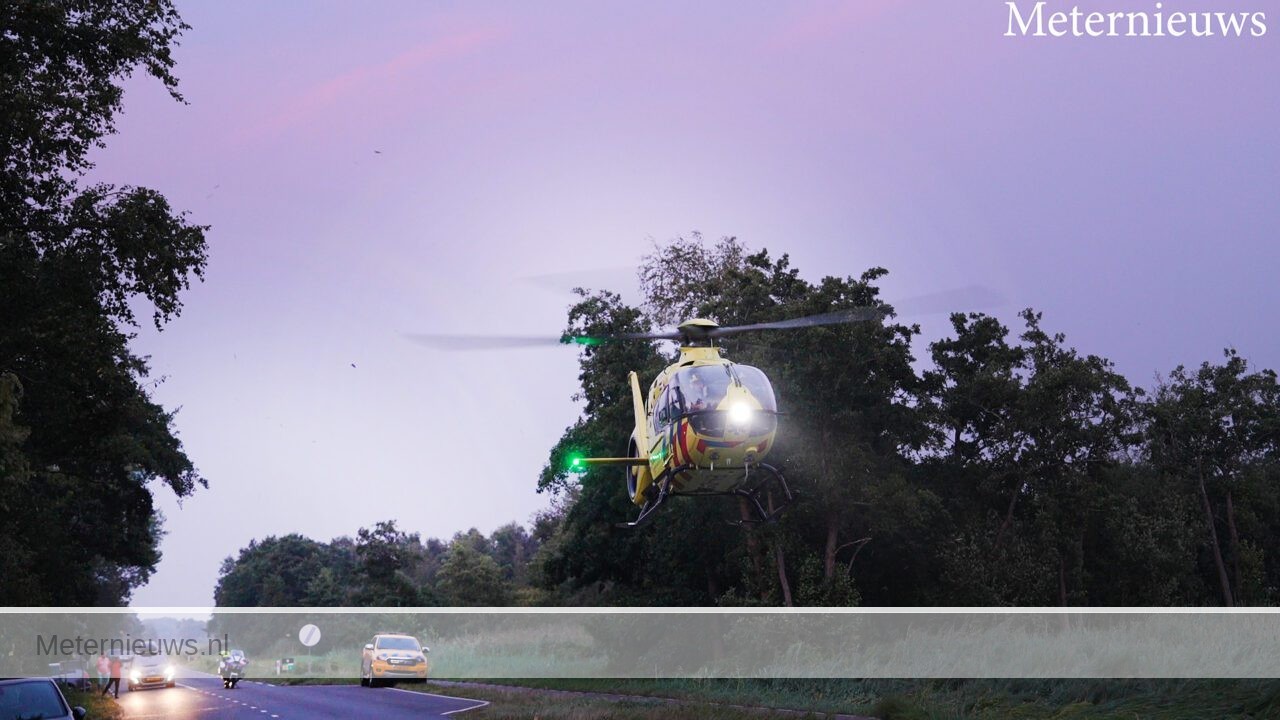 Zwaargewonde motorrijder na heftige botsing in Wanneperveen.
