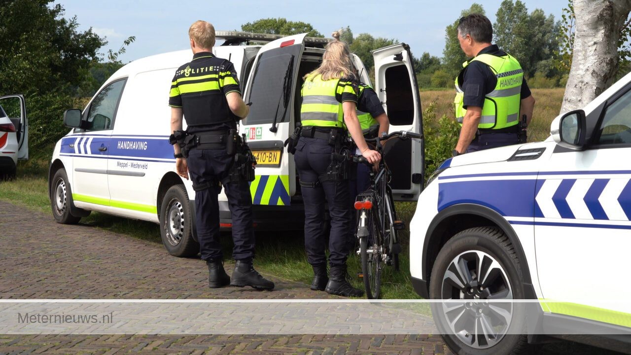 Zwaargewonde bij Fietsongeluk nabij Wapse. Zwaargewonde bij Fietsongeluk nabij Wapse.