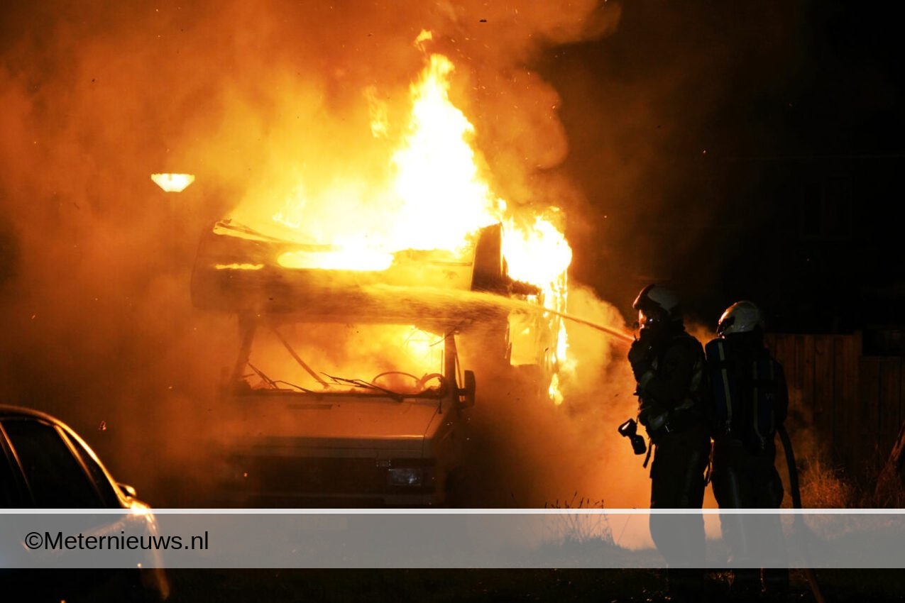 Camper volledig verwoest door brand aan Trompstraat in Hoogeveen(Video) |