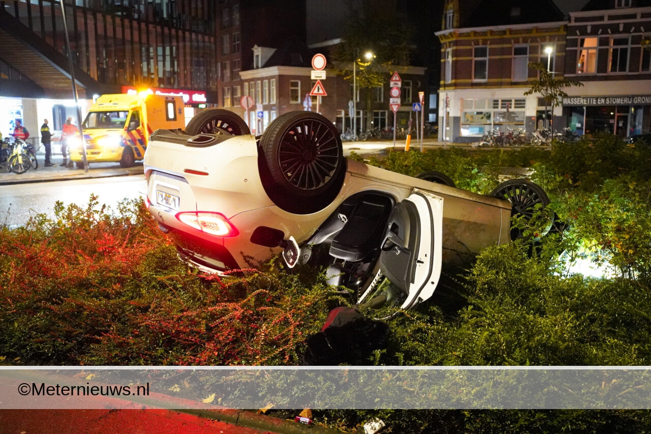 Auto op de kop bij zwaar ongeluk stad Groningen(Video) |