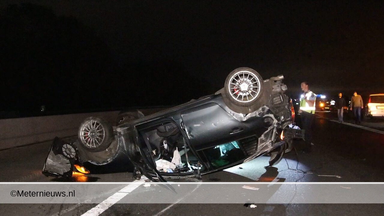 Ravage op A7 bij Leek na twee aanrijdingen op dezelfde plek. Ravage op A7 bij Leek na twee aanrijdingen op dezelfde plek.