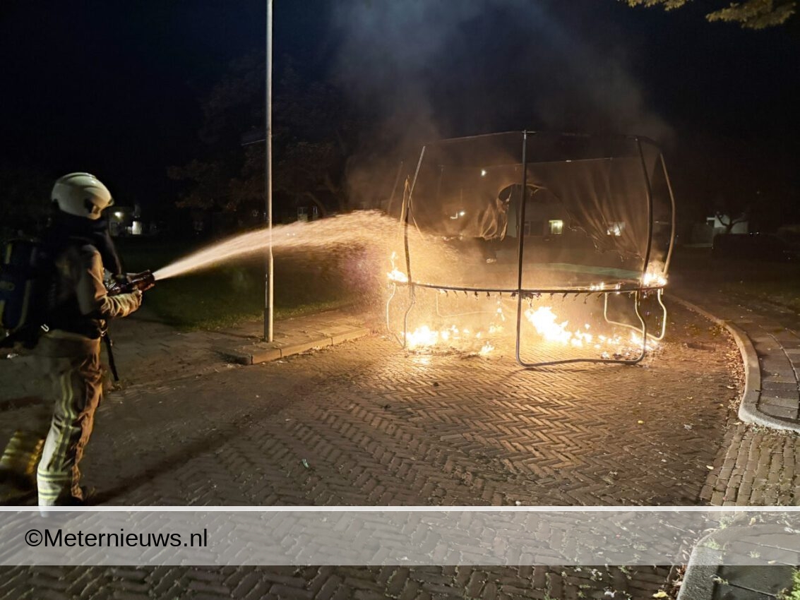 Trampoline in de brand mogelijk brandstichting Assen(Video)