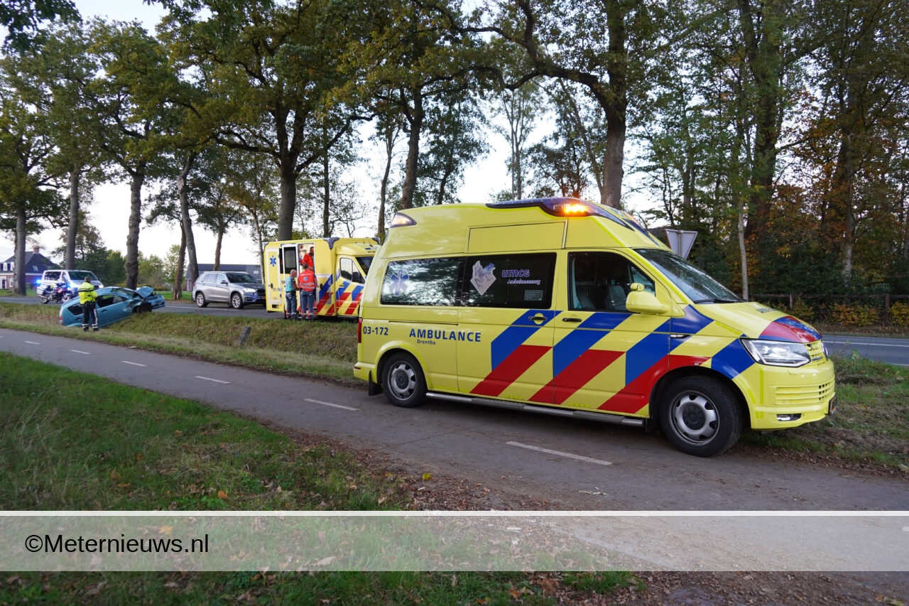 Auto de sloot in in Nietap(video)