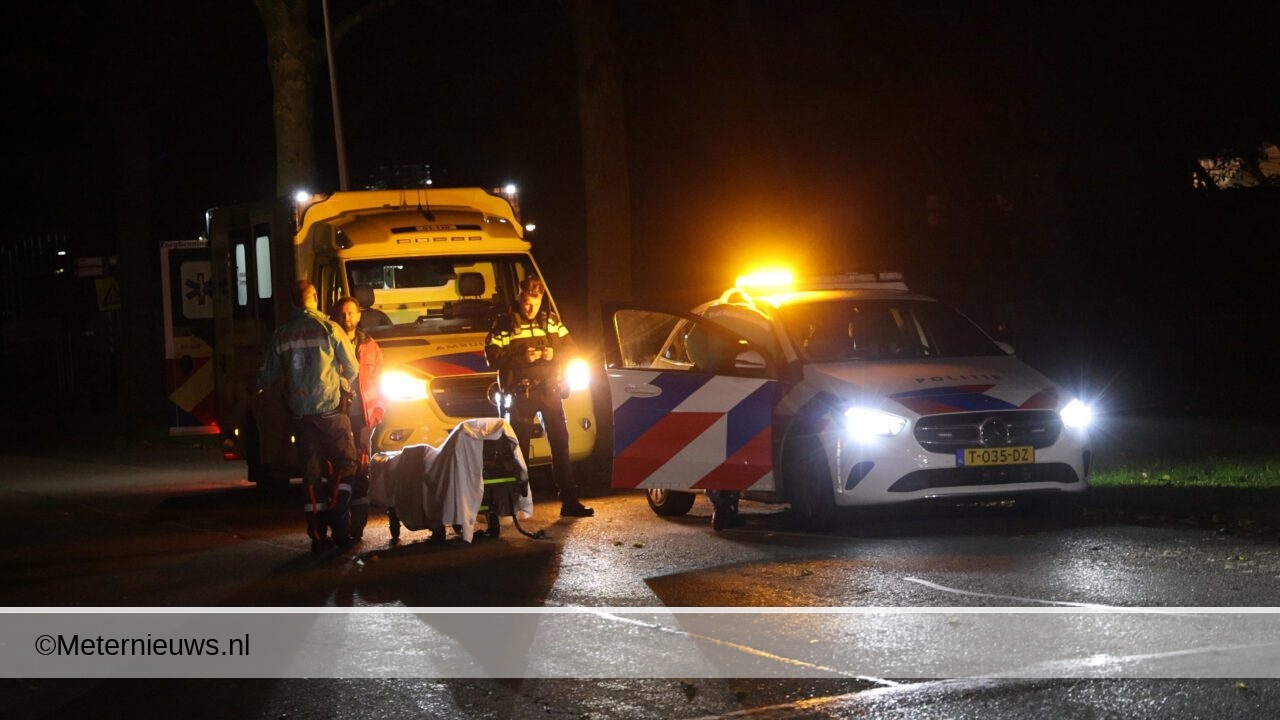 Donkere rit eindigt verkeerd: fietser zonder verlichting betrokken bij ongeval. Donkere rit eindigt verkeerd: fietser zonder verlichting betrokken bij ongeval.