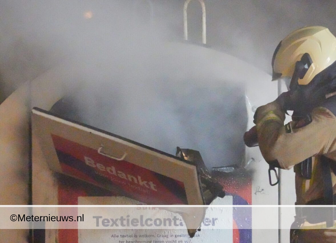 Brand in kledingcontainer brandstichting in Assen (Video)