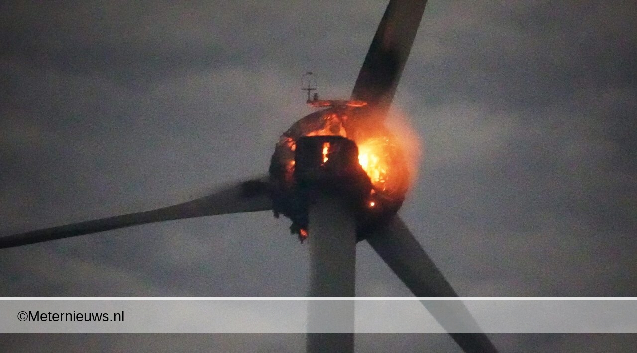 Wind turbine in de brand in Nieuwleusen(Video) |