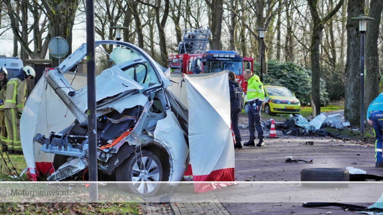 Tesla doormidden bij dodelijk ongeval in Diever |