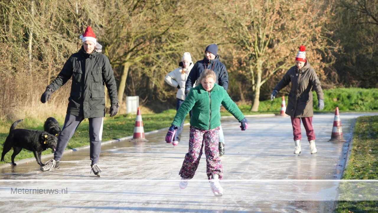 Ijsbaan Drouwenerveen eerste kerstdag geopend |