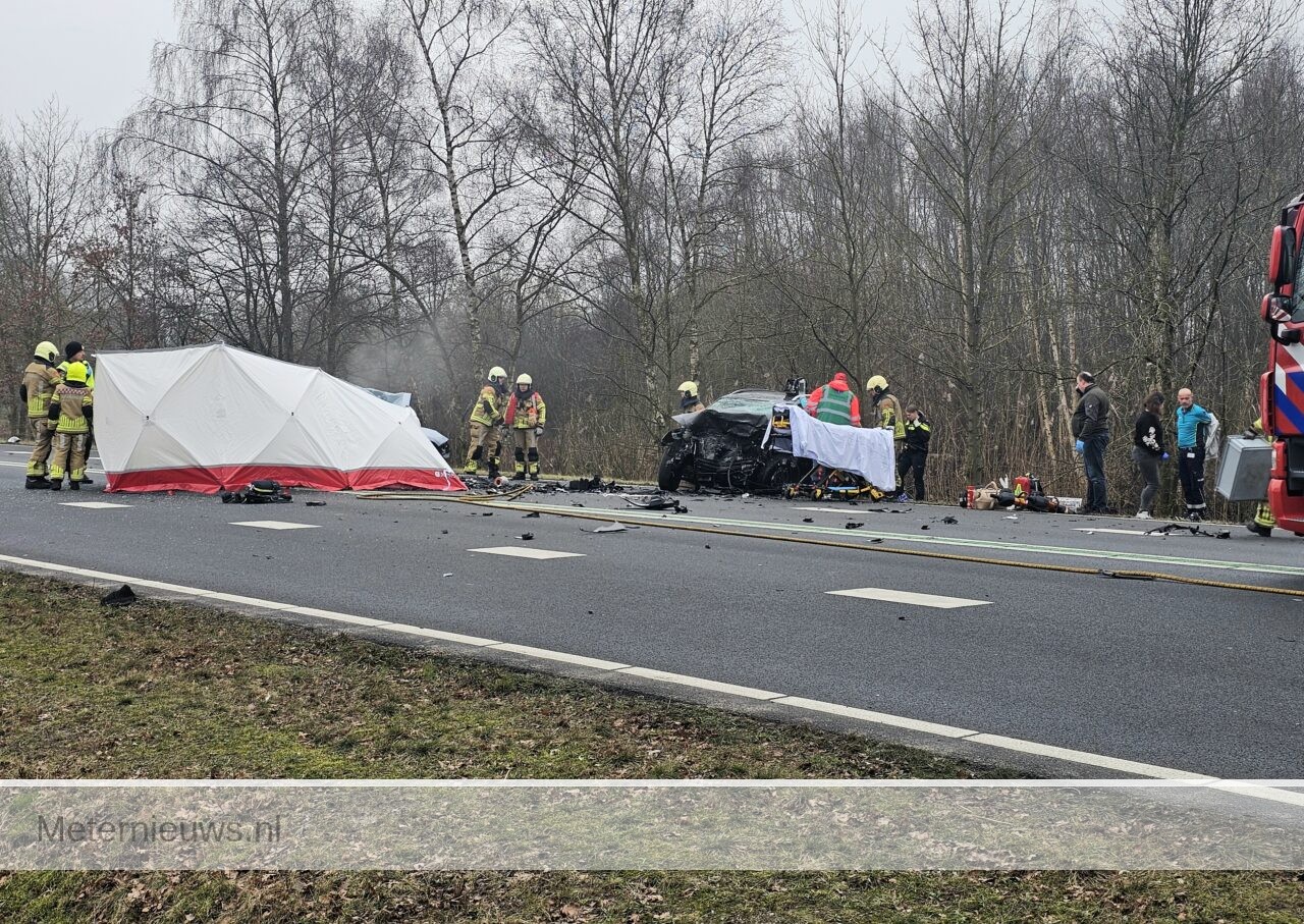 Dode bij frontale aanrijding in Dedemsvaart(Video) |