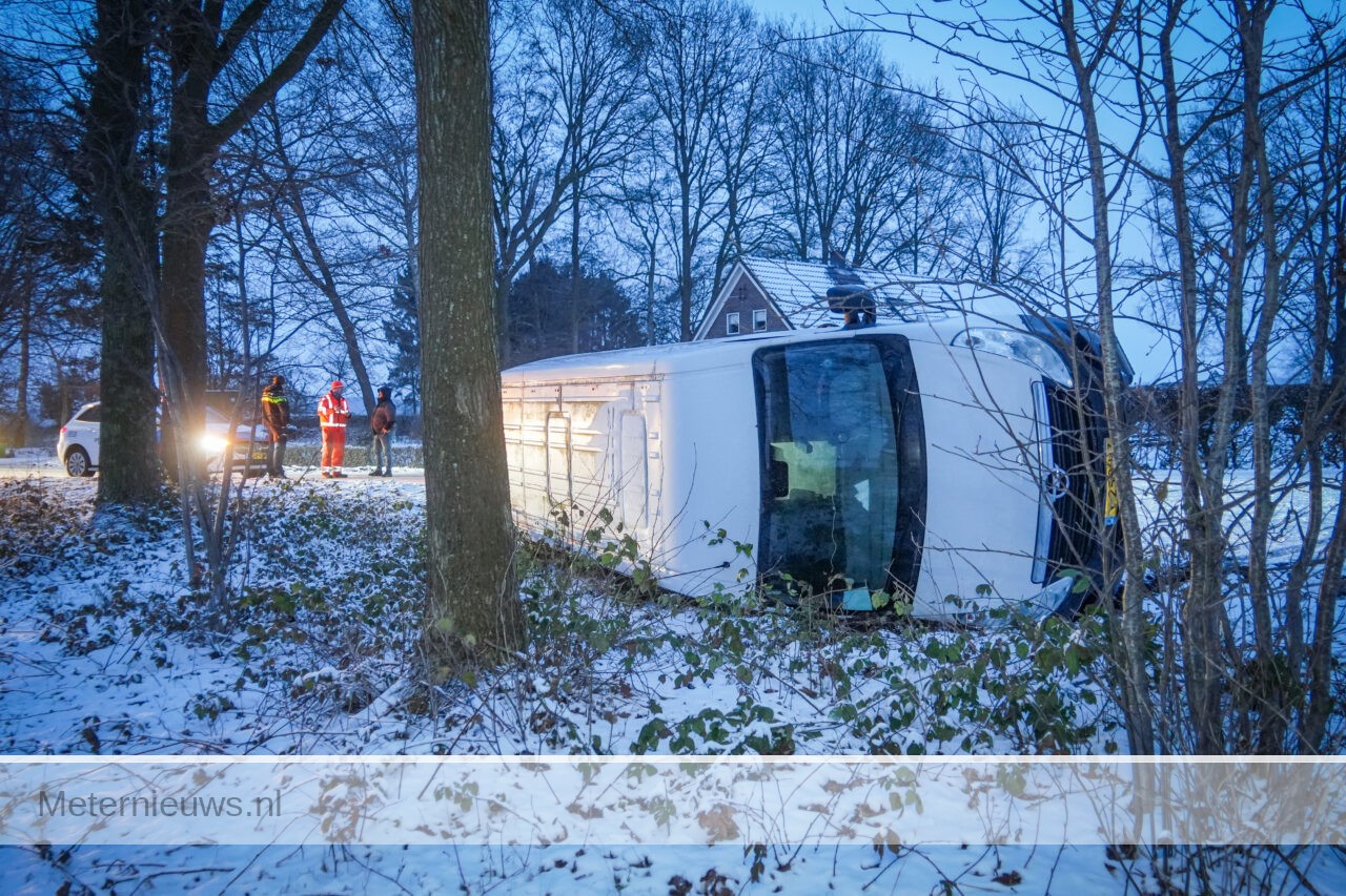 Busje door gladheid van de weg in De Krim(Video) |