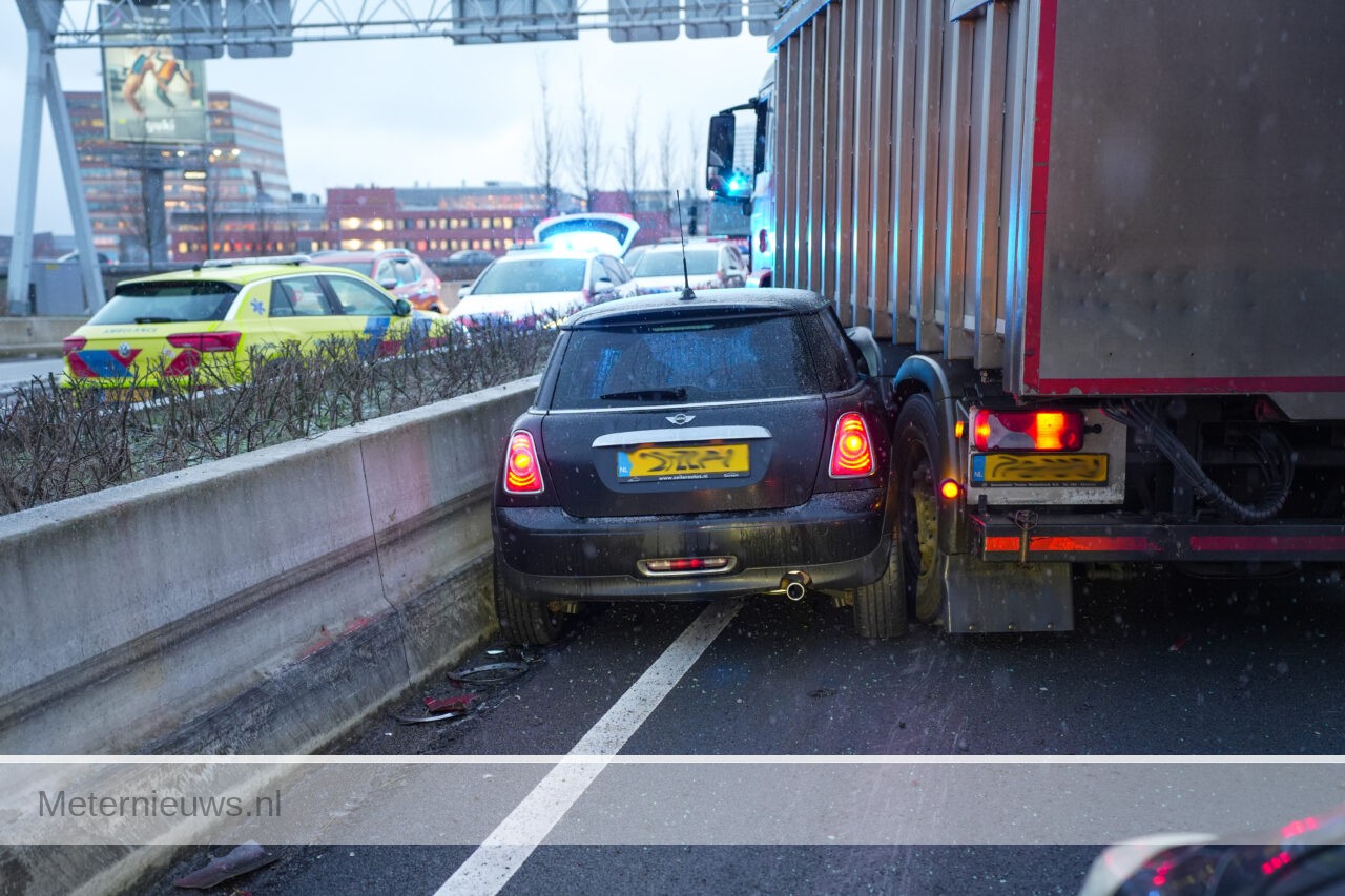 Ernstig ongeluk tussen vrachtwagen en auto N7 Groningen(Video)