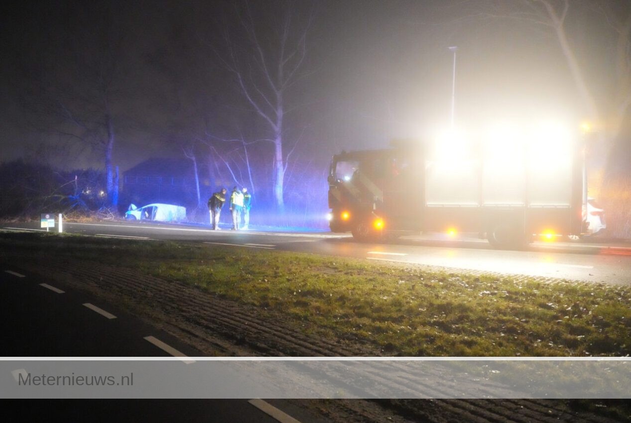 Twee gewonden verkeersongeluk in dichte mist Wanneperveen(Video) |