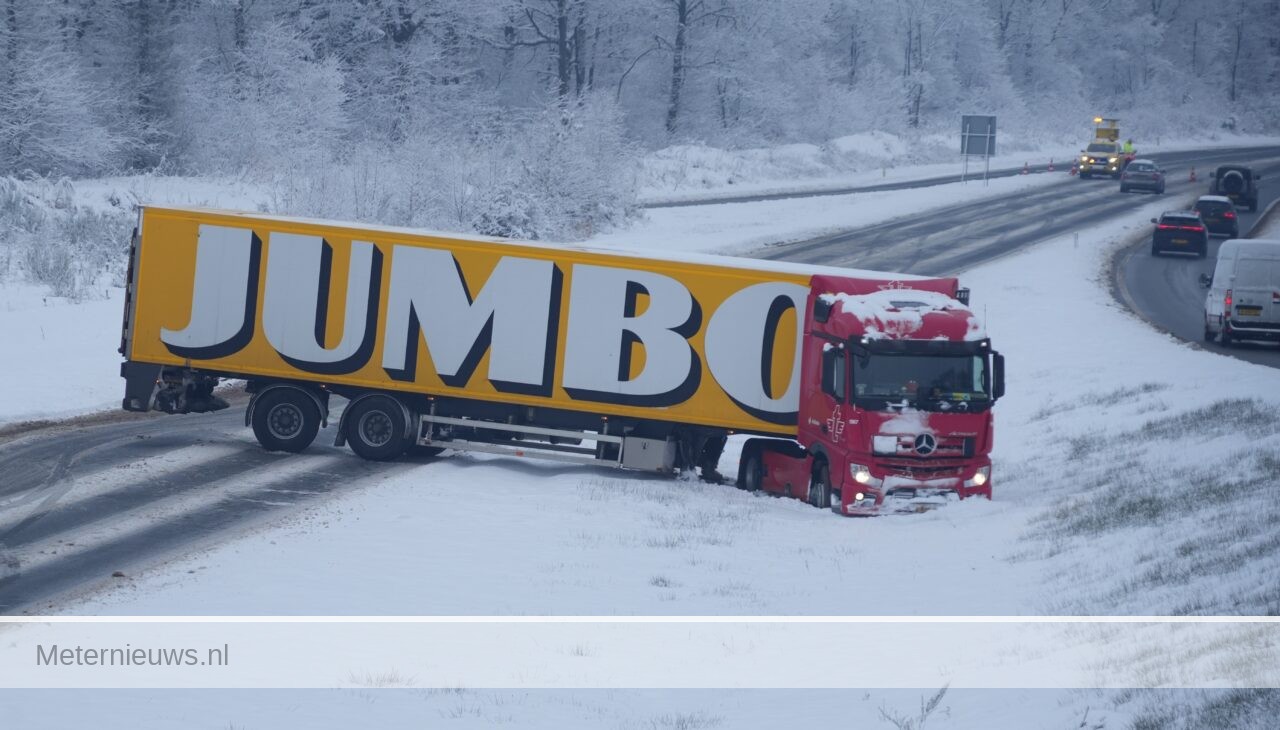 Vrachtwagen geschaard N381