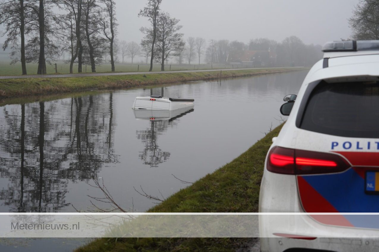 Camperbusje in het water in Beilen(Video) |