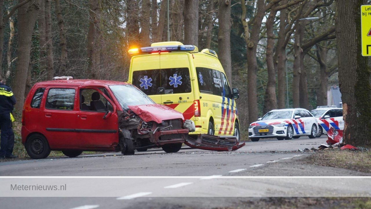 Bestuurder zwaar gewond bij ongeval op de Asserstraat Rolde.