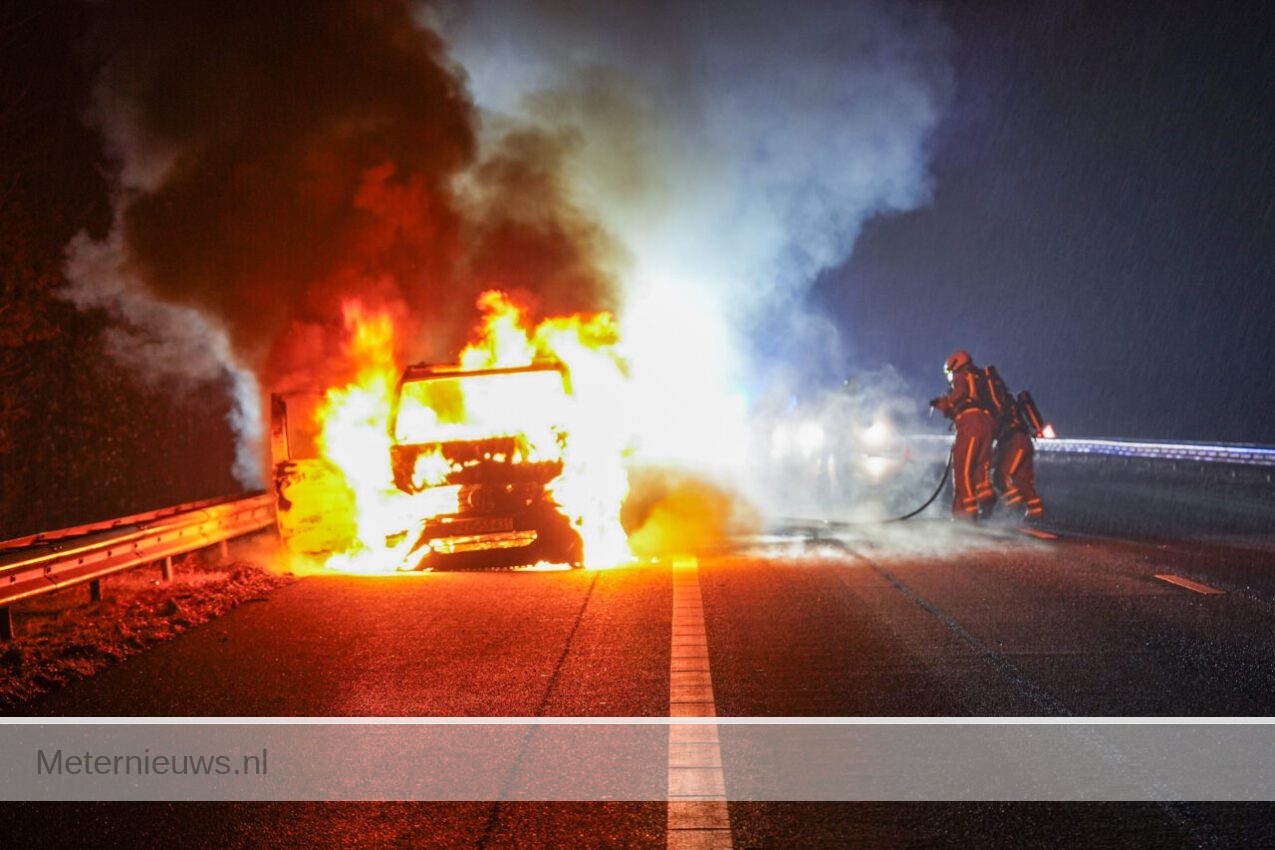 Busje in lichter laaie op A28 Ubbena(Video)