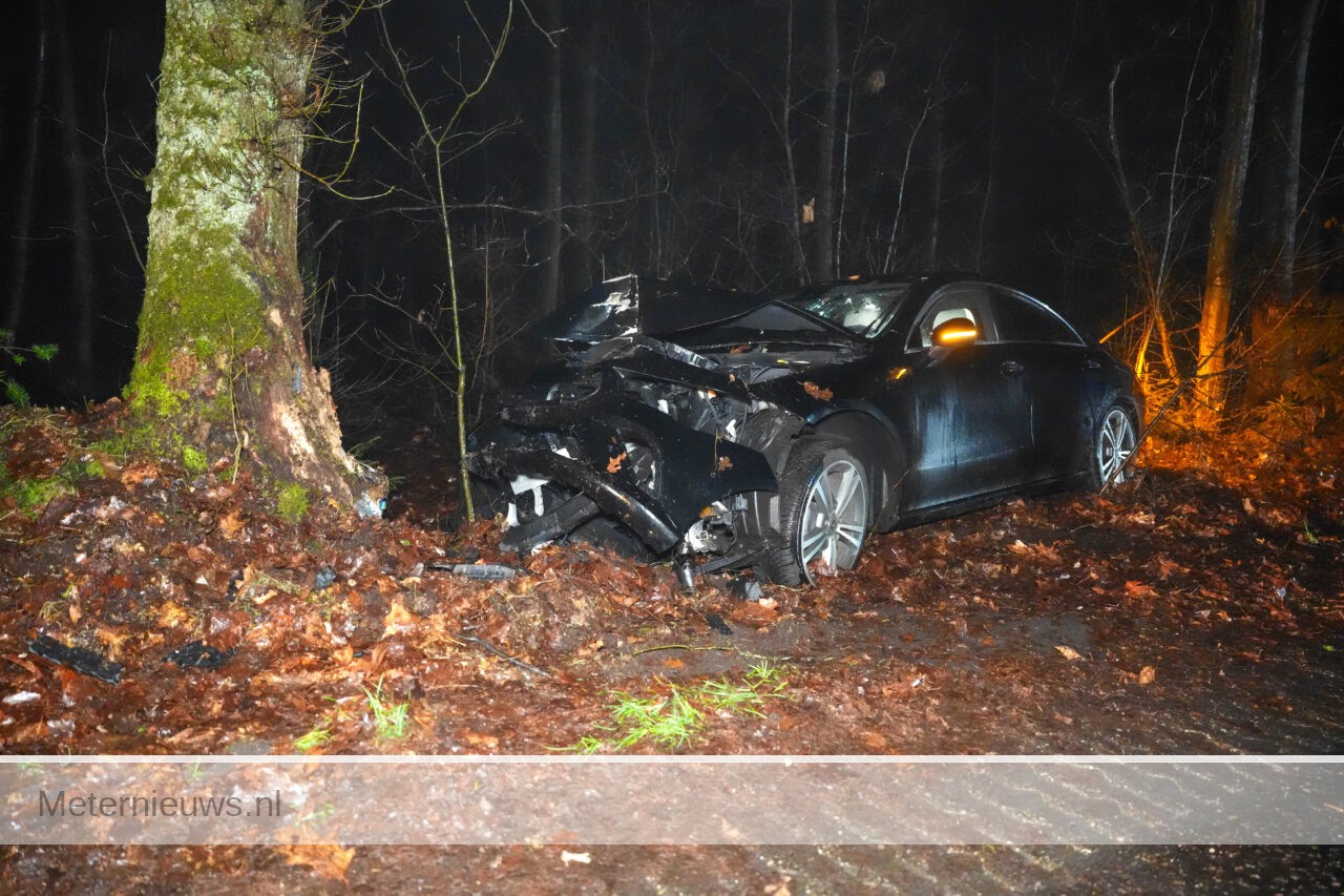 Auto uit de bocht in mist bij Gasselte(Video)