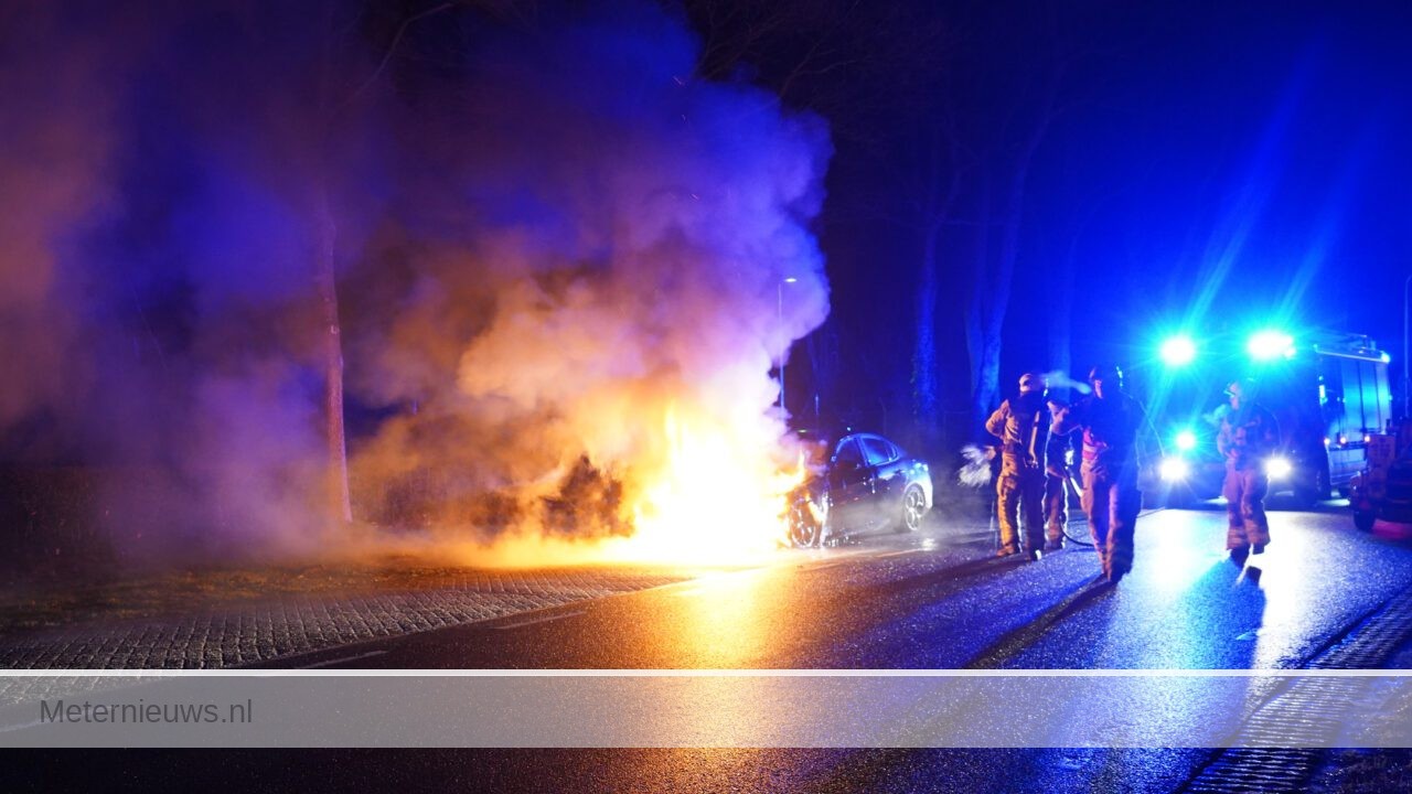 Auto brandt uit bij Assen(Video) |