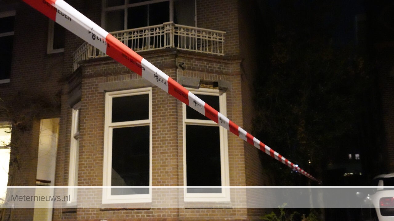 Stenen vallen uit Erker woning Assen. Aardbevingsschade(Video) |