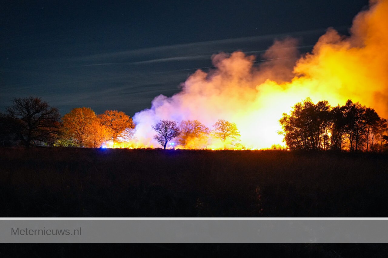 Grote natuurbrand defensie terrein Assen(Video) |
