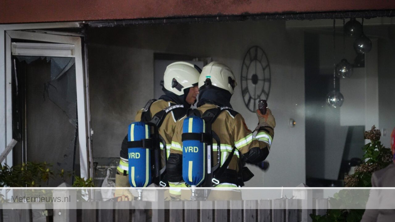 Explosie woning Emmen nacht en dag beeld(2x Video)