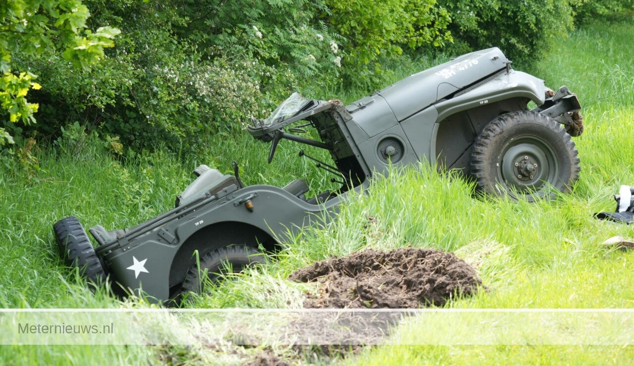 Ernstig ongeval met legerjeep in Roswinkel.