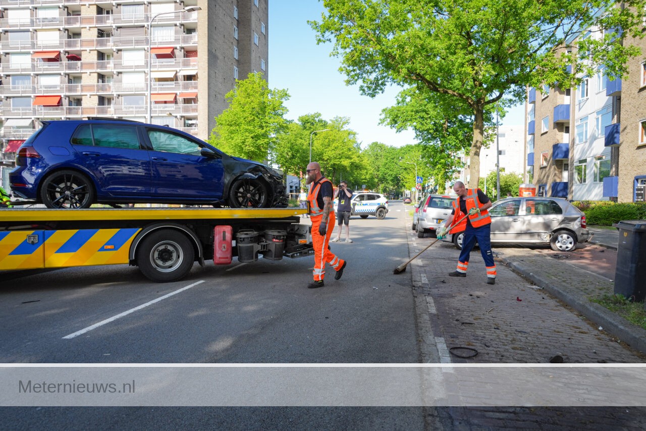 Ravage bij ongeluk met 6 auto’s stad Groningen.