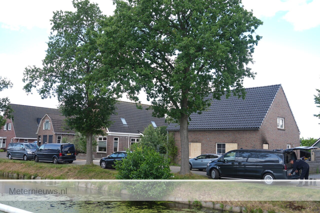 forensische opsporing doet onderzoekwoning Bovensmilde(Video) |