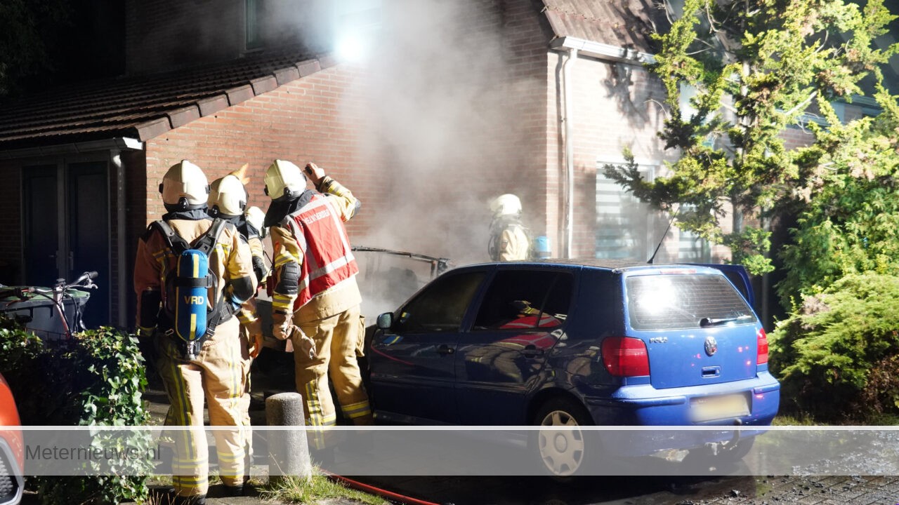 Auto en aanhanger in de brand in Beilen(Video) |