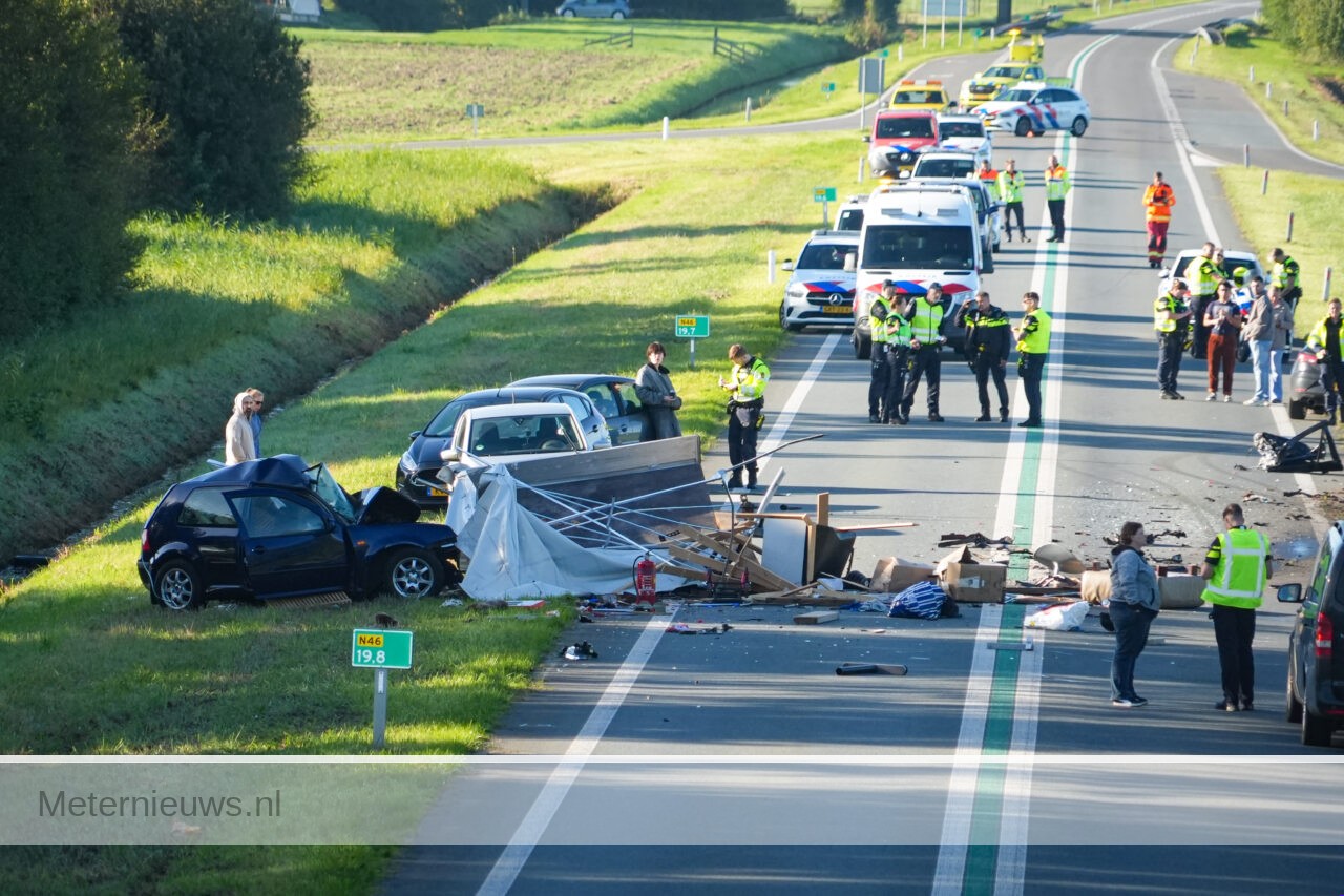 Dode bij frontale botsing tussen vrachtwagen en auto N46 Sint Annen(b |