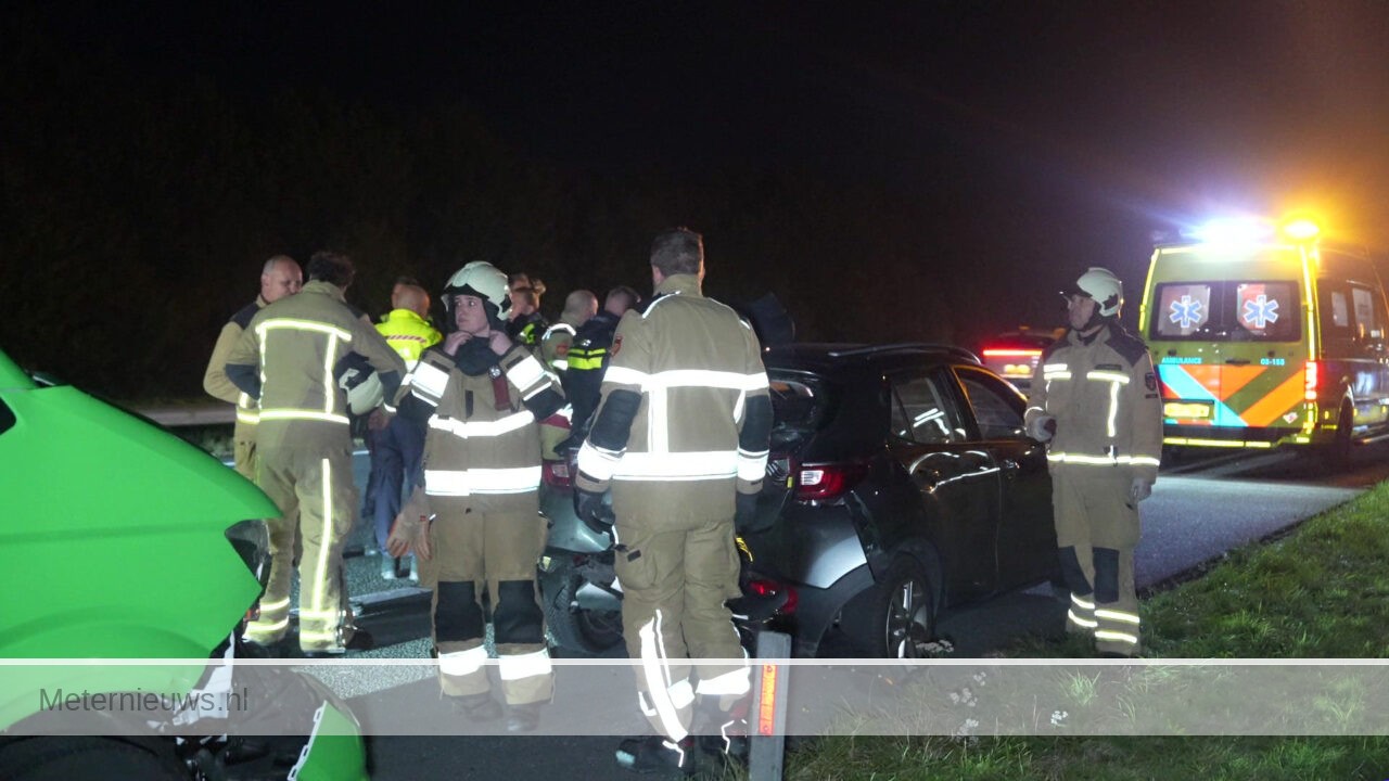 Gewonde bij botsing tussen auto en busje op A28 bij de Wijk(video)